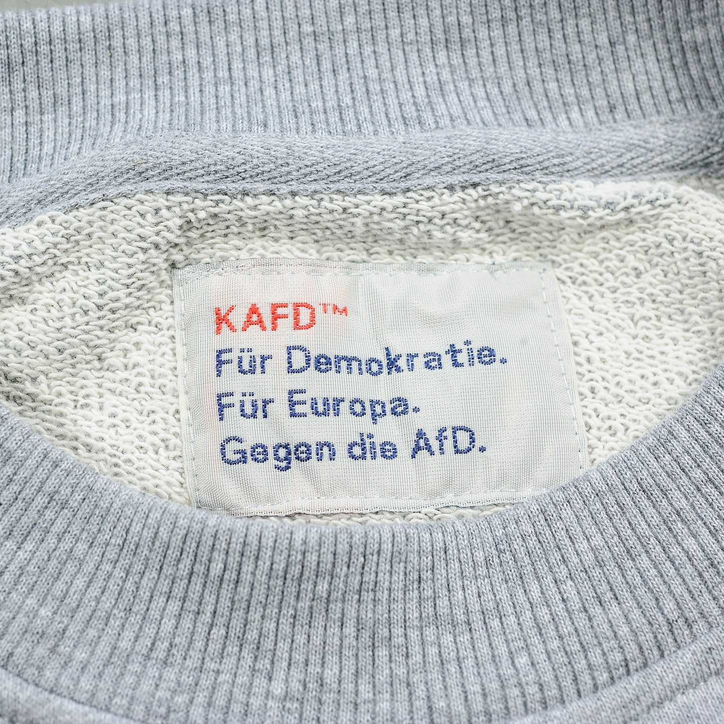 0004 Sweatshirt 'Artikel 1 GG'