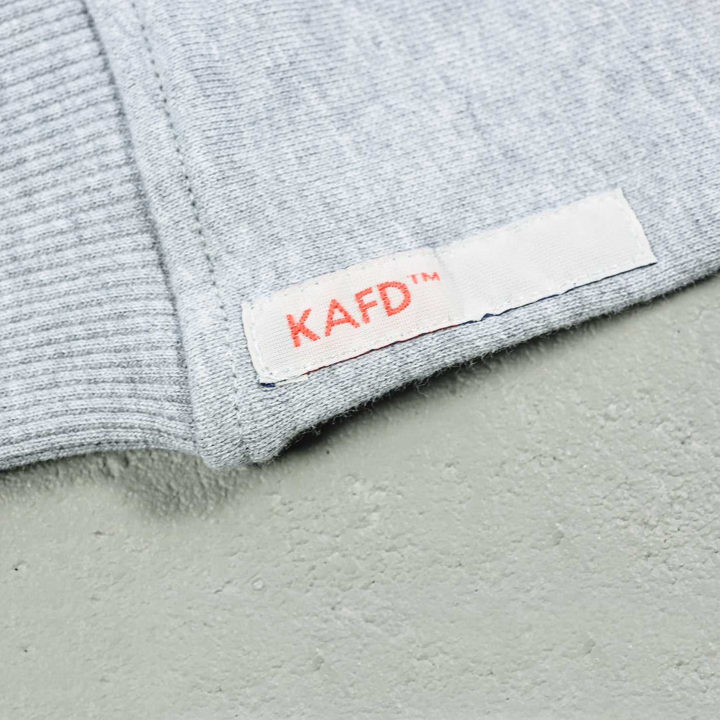0004 Sweatshirt 'Artikel 1 GG'